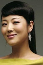 罗玲（王茜华饰演）