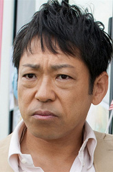 小向达郎（香川照之饰演）