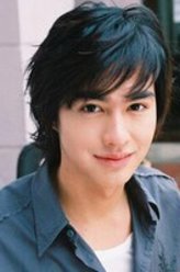 塔文·耀万鹏滚（塔文·耀万鹏滚饰演）