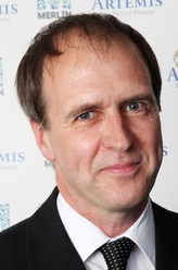 约瑟夫Molesley（凯文·道尔饰演）