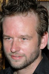 Eliot Delson（达拉斯·罗伯特斯饰演）