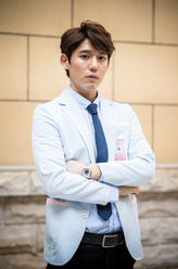 郑俊赫（赵敏成饰演）