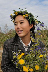 何凝之（颜丹晨饰演）