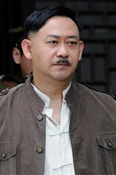 方长青（姜武饰演）