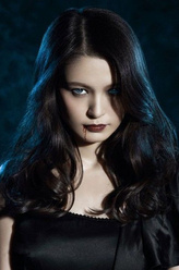 王小亚（肖茵饰演）