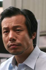 吉益善（郑仁基饰演）