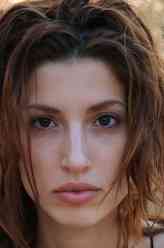 Valerie Raymond（坦妮娅·雷蒙德饰演）