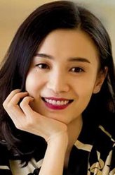 库伦真（宋佳饰演）