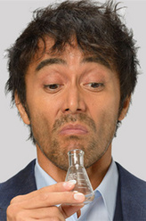 华冈信一郎（阿部宽饰演）