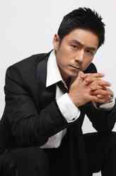 闫锦（常铖饰演）