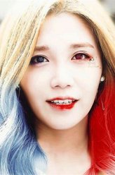 姜妍斗（郑恩地饰演）