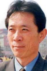 王天年（黄精一饰演）