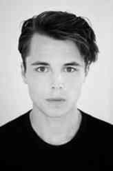 Krispin Stockley（马克斯·福勒饰演）