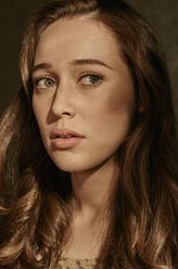 艾丽西亚·克拉克（阿莉西娅·狄南·凯莉饰演）