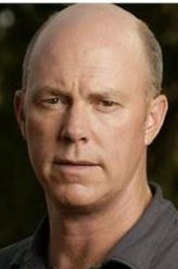 麦克·科斯特洛(Mike Costello)（迈克尔·加斯顿饰演）