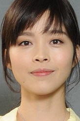 万子瑜（赖慰玲饰演）