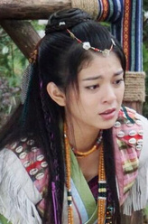 阿妹莫纳（谈莉娜饰演）