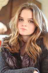 布莱恩特（凯瑞斯·多西饰演）