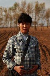 李金萍（张二丹饰演）