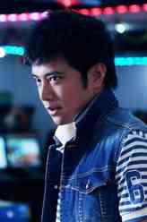 晨拓（王钧饰演）