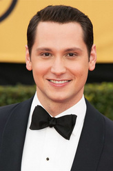 Asher Millstone（马特·麦高瑞饰演）