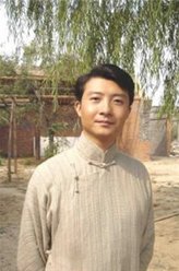 尹治（尹治饰演）