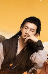 萧月（吴奇隆饰演）