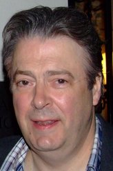 罗杰·阿拉姆（罗杰·阿拉姆饰演）