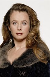 Yvonne Carmichael（艾米丽·沃森饰演）