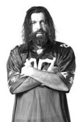 Hovik Keuchkerian（Hovik Keuchkerian饰演）