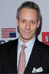 Gideon Goddard（迈克尔·吉尔饰演）