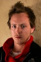 汤姆·巴治（汤姆·巴治饰演）