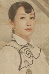 李春贤（秦海璐饰演）