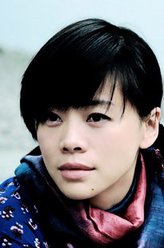 秦诗华（王柠饰演）