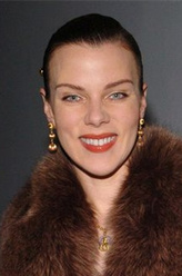 Maggie（黛比·玛扎饰演）