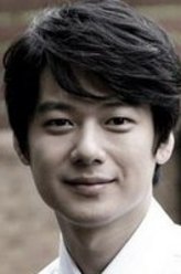 姜成民（姜成民饰演）