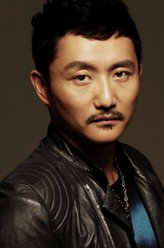 谢易光（涂松岩饰演）