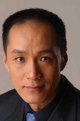 赵局长（冯远征饰演）