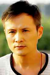 博古（曾昂饰演）