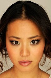 瓦莱丽·韦尔（杰米·钟饰演）