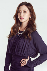 尹花英（林珠恩饰演）