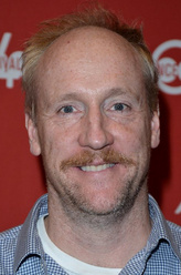 Mike McLintock（马特·沃尔什饰演）