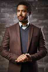 Dr. Robert Borden（Ukweli Roach饰演）