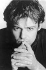 雷斯垂德（鲁珀特·格雷夫斯饰演）