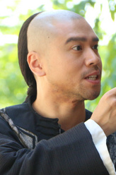 赵二虎（肖轶饰演）