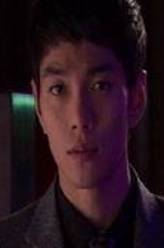 李翰世（李奎翰饰演）