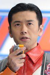 阵野义昭（大浦龙宇一饰演）
