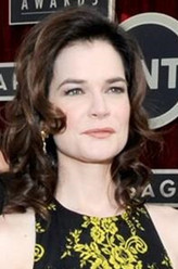 玛丽·施拉德（贝琪·勃兰特饰演）