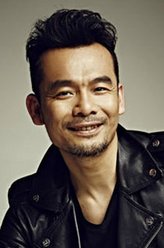 吉村（宋佳伦饰演）