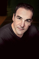 杰森·吉迪恩（曼迪·帕廷金饰演）